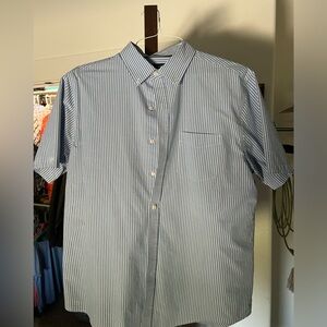 Croft&Barrow Short Sleeve Button Up (Large)